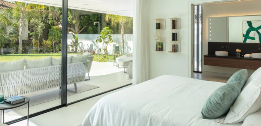 Modern Villa in Las Brisas