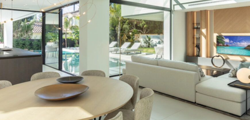 Modern Villa in Las Brisas