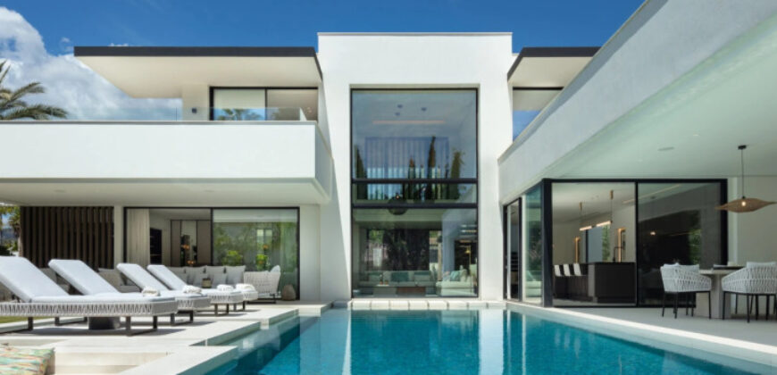 Modern Villa in Las Brisas