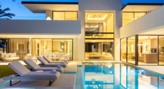 Modern Villa in Las Brisas