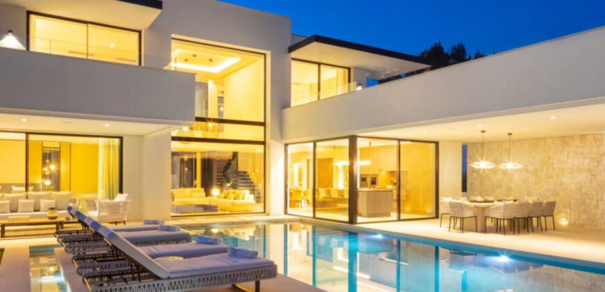 Modern Villa in Las Brisas
