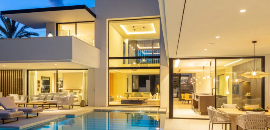 Modern Villa in Las Brisas