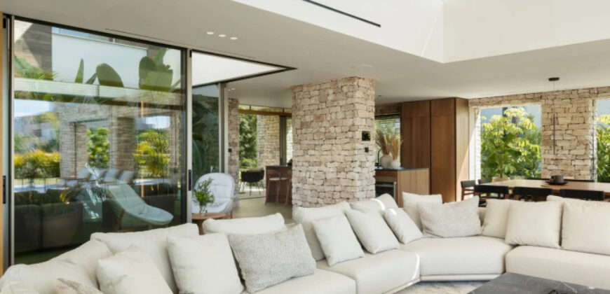 Spectacular Villa by NMobe in Nueva Andalucía