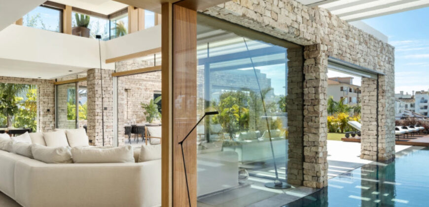 Spectacular Villa by NMobe in Nueva Andalucía