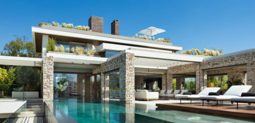 Spectacular Villa by NMobe in Nueva Andalucía