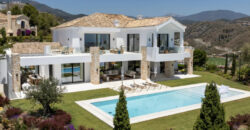 Unique Luxury Villa with Unparalleled Views in El Herrojo