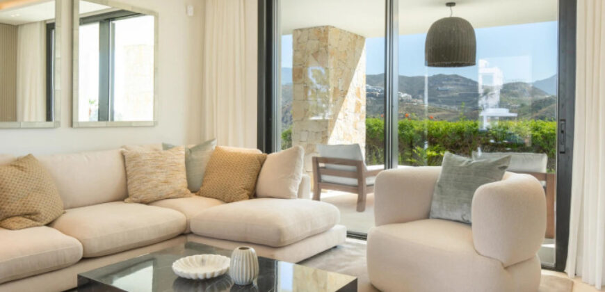 Unique Luxury Villa with Unparalleled Views in El Herrojo