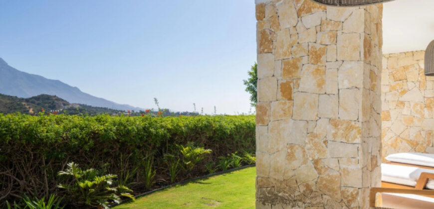 Unique Luxury Villa with Unparalleled Views in El Herrojo