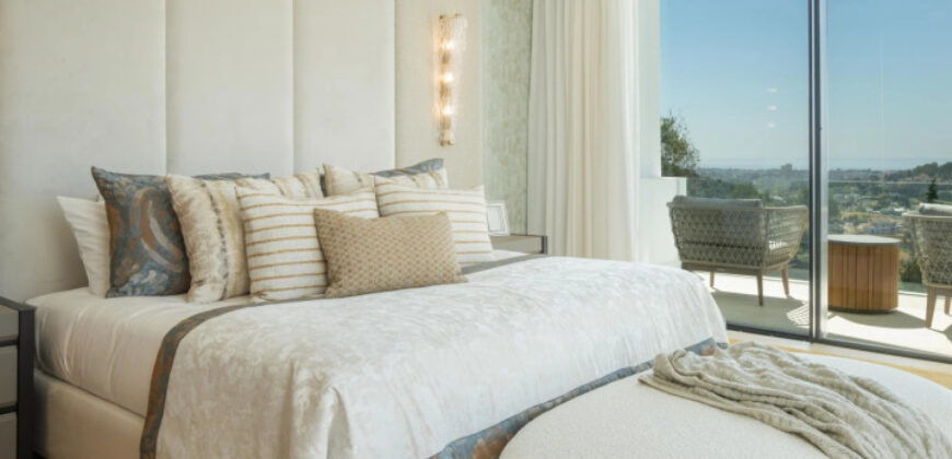 Unique Luxury Villa with Unparalleled Views in El Herrojo