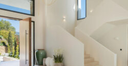 Unique Luxury Villa with Unparalleled Views in El Herrojo