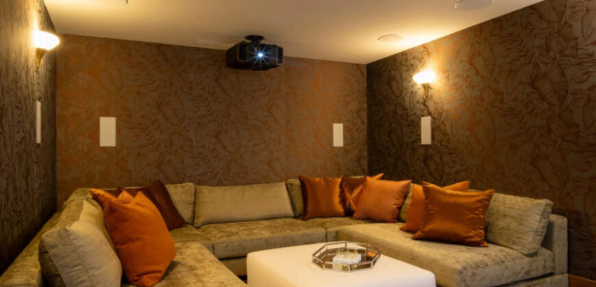 Unique Luxury Villa with Unparalleled Views in El Herrojo