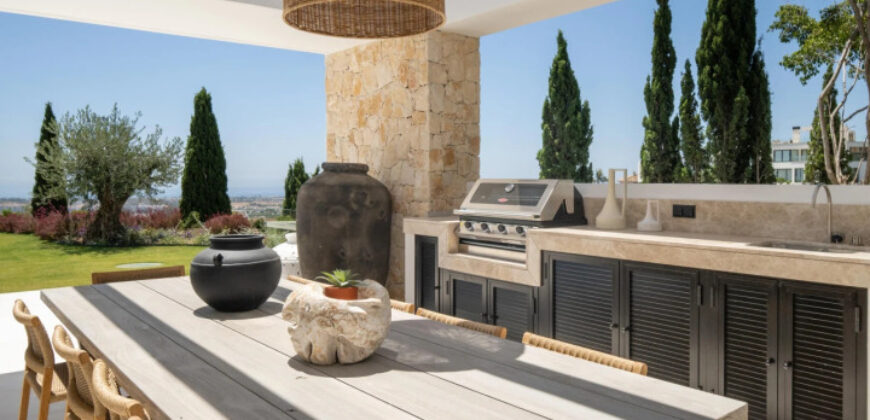 Unique Luxury Villa with Unparalleled Views in El Herrojo