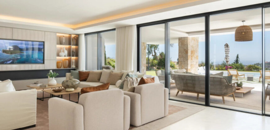 Unique Luxury Villa with Unparalleled Views in El Herrojo