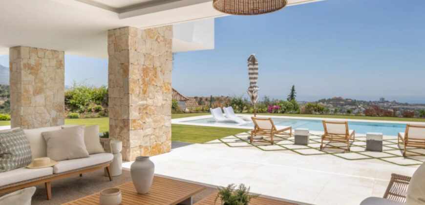 Unique Luxury Villa with Unparalleled Views in El Herrojo