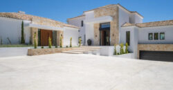 Unique Luxury Villa with Unparalleled Views in El Herrojo