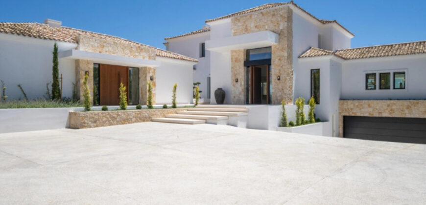 Unique Luxury Villa with Unparalleled Views in El Herrojo