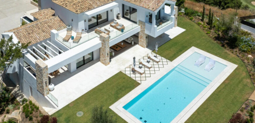 Unique Luxury Villa with Unparalleled Views in El Herrojo