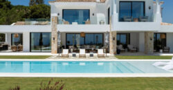 Unique Luxury Villa with Unparalleled Views in El Herrojo
