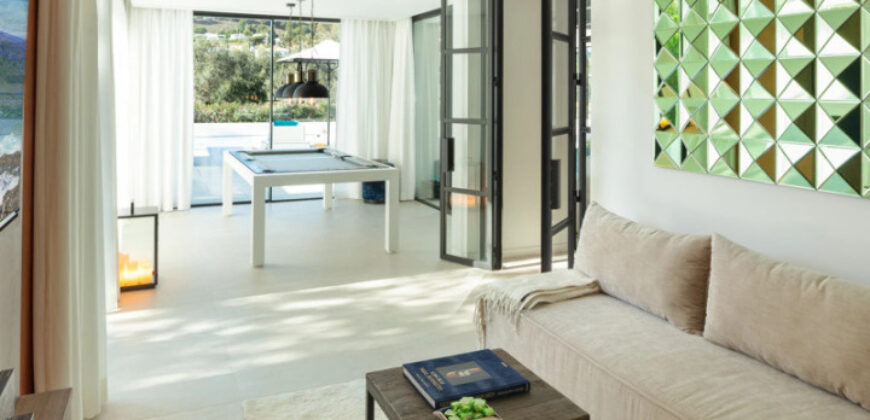 Contemporary Villa by AMES Arquitectos in Nueva Andalucía