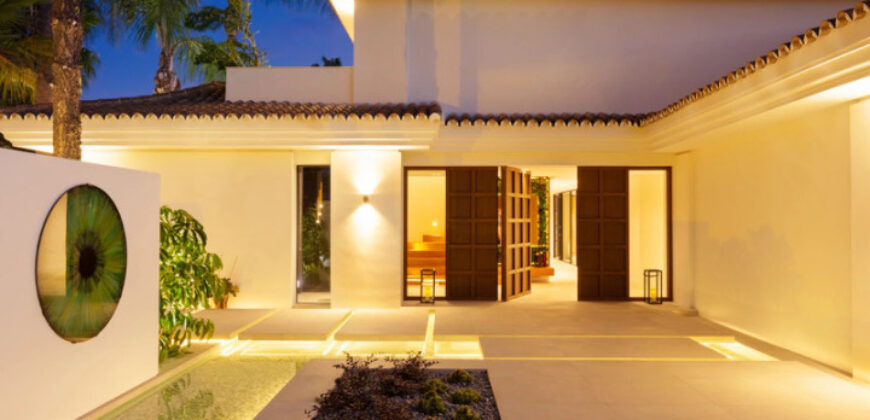 Contemporary Villa by AMES Arquitectos in Nueva Andalucía