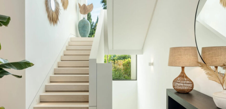 Stunning Villa with Panoramic Views