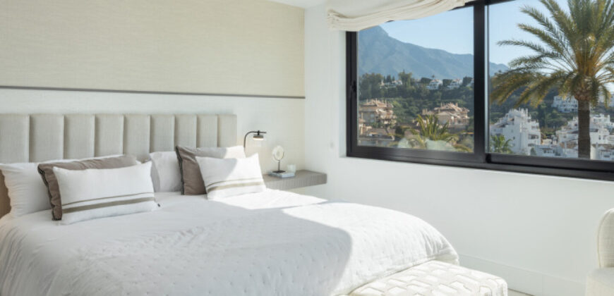 Extraordinary Villa with Prime Location in Los Naranjos Hill Club