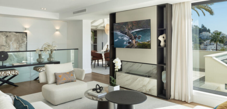 Extraordinary Villa with Prime Location in Los Naranjos Hill Club