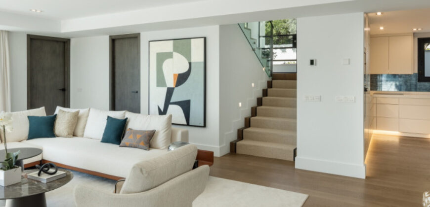 Extraordinary Villa with Prime Location in Los Naranjos Hill Club