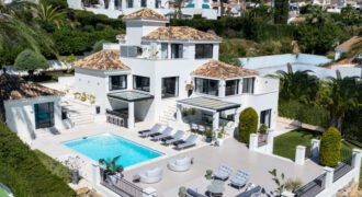 Extraordinary Villa with Prime Location in Los Naranjos Hill Club