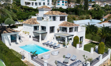 Extraordinary Villa with Prime Location in Los Naranjos Hill Club