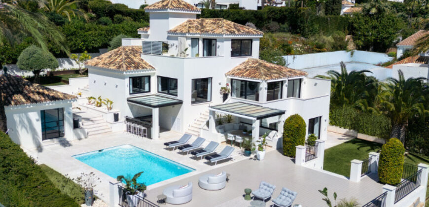 Extraordinary Villa with Prime Location in Los Naranjos Hill Club