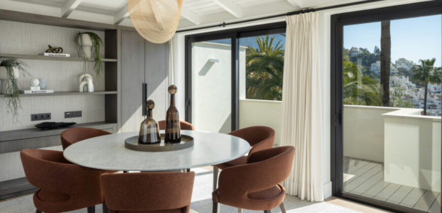 Extraordinary Villa with Prime Location in Los Naranjos Hill Club