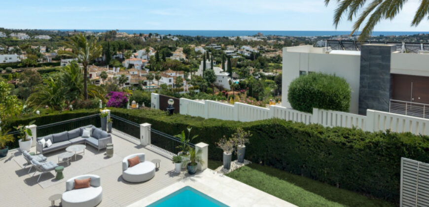 Extraordinary Villa with Prime Location in Los Naranjos Hill Club