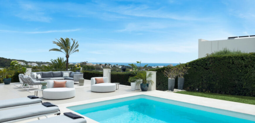 Extraordinary Villa with Prime Location in Los Naranjos Hill Club