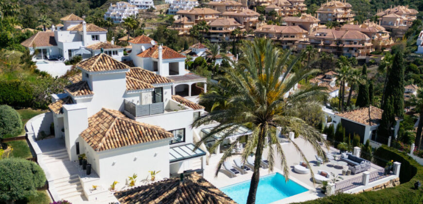 Extraordinary Villa with Prime Location in Los Naranjos Hill Club