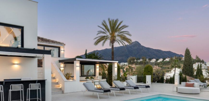 Extraordinary Villa with Prime Location in Los Naranjos Hill Club