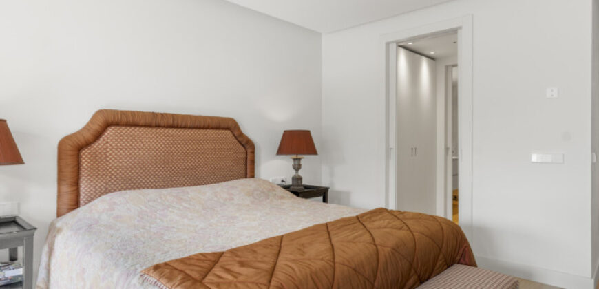 Luxurious Apartment in Puente Romano