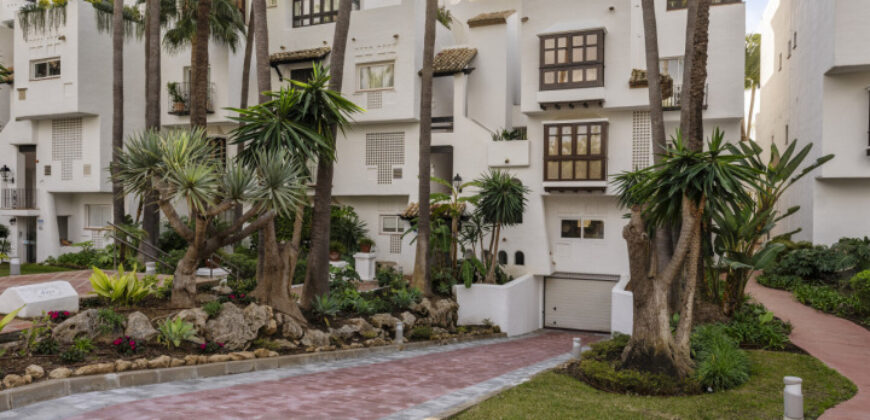 Luxurious Apartment in Puente Romano