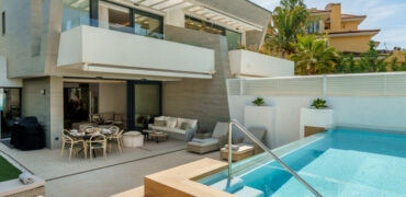 Modern Semi-Detached Villa minutes from Puerto Banus