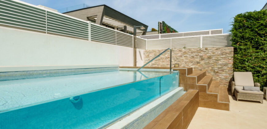 Modern Semi-Detached Villa minutes from Puerto Banus