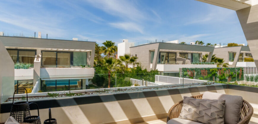 Modern Semi-Detached Villa minutes from Puerto Banus