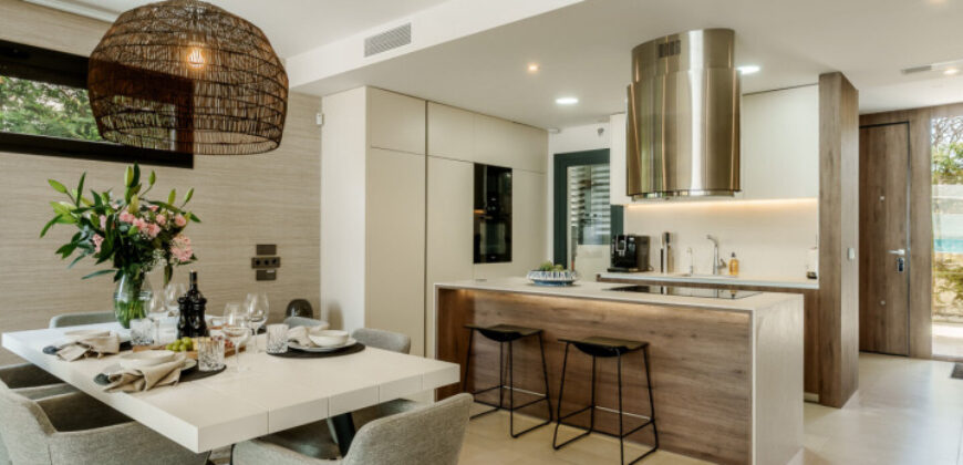 Modern Semi-Detached Villa minutes from Puerto Banus