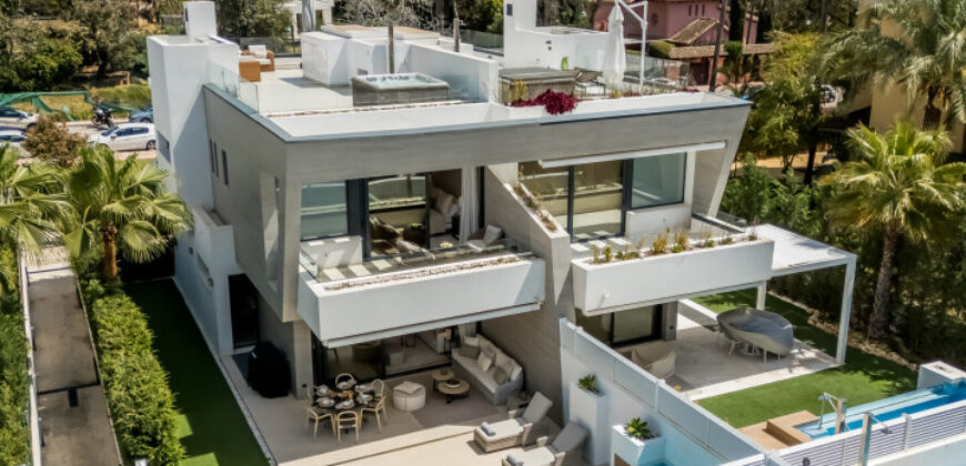 Modern Semi-Detached Villa minutes from Puerto Banus