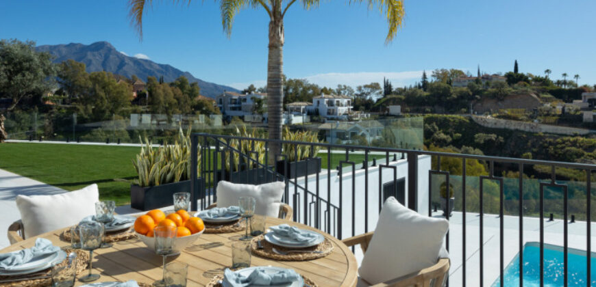 Stunning Villa with Panoramic Views of the Mediterranean Sea