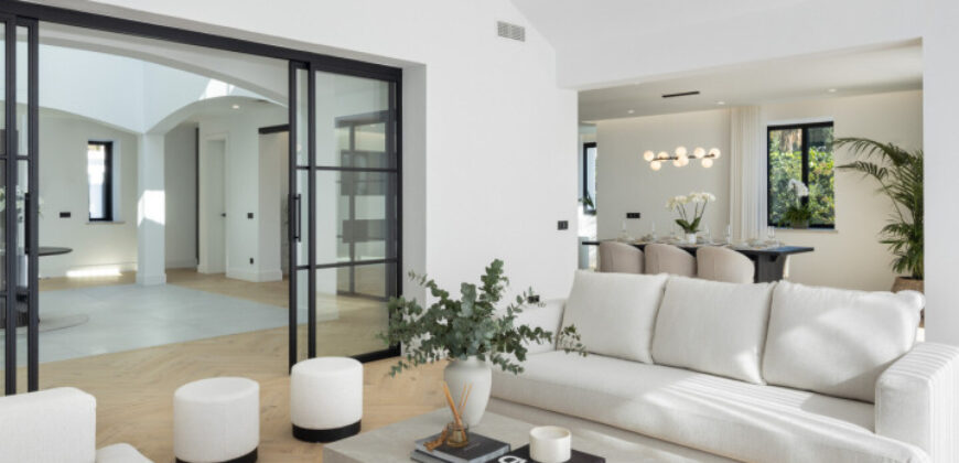 Stunning Villa with Panoramic Views of the Mediterranean Sea