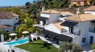 Stunning Villa with Panoramic Views of the Mediterranean Sea