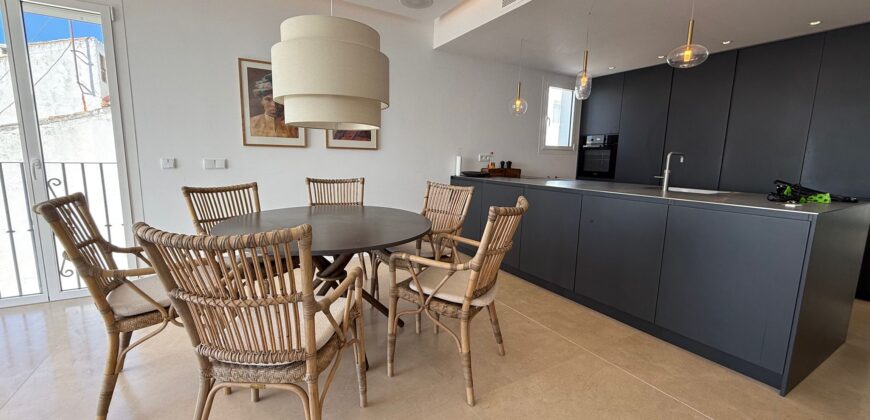 Gorgeous front-line penthouse in the vibrant marina of Puerto Banus