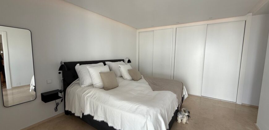 Gorgeous front-line penthouse in the vibrant marina of Puerto Banus