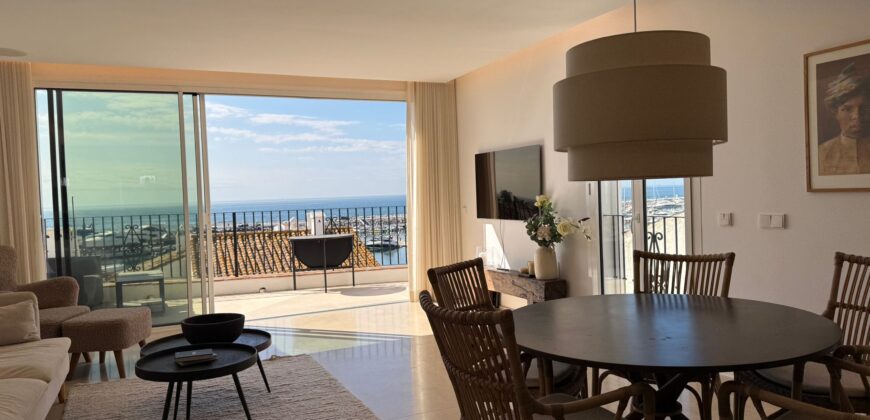 Gorgeous front-line penthouse in the vibrant marina of Puerto Banus