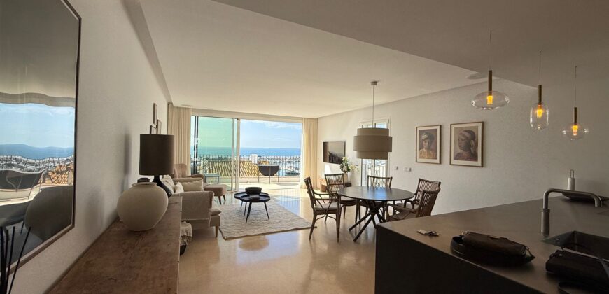 Gorgeous front-line penthouse in the vibrant marina of Puerto Banus